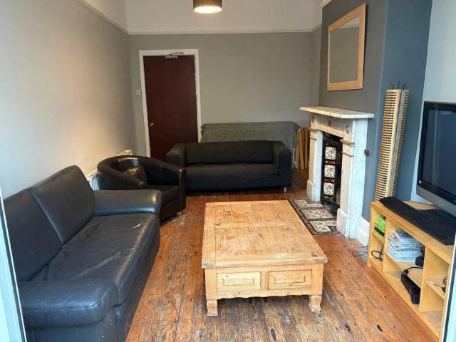 Room for rent in Harehills Corner, Leeds