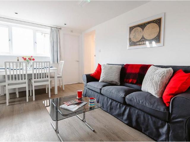 Room for rent in Westborough, Surrey