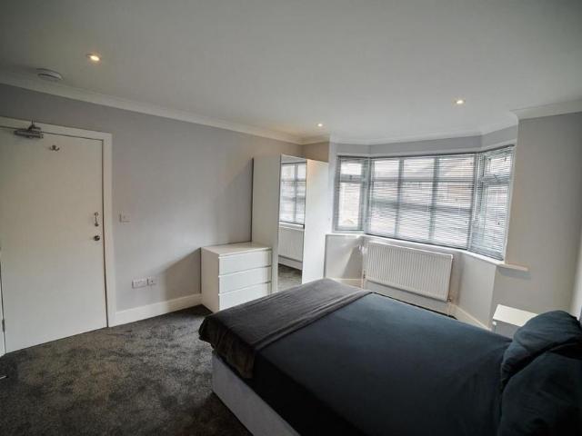 Room for rent in South Stanmore, Greater London