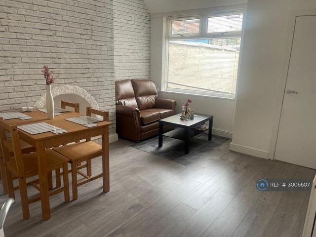 Room for rent in Hurst Cross, Greenheys