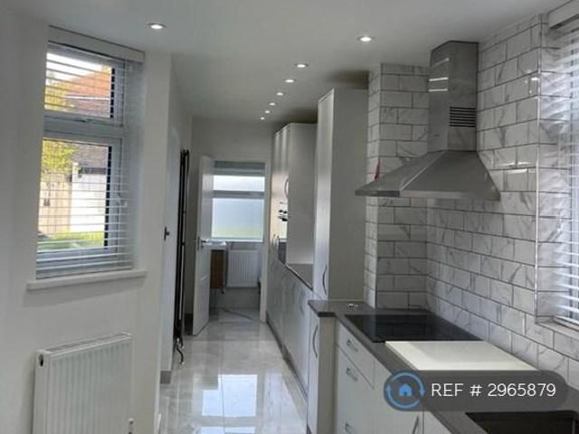 Room for rent in Cockfosters, Greater London
