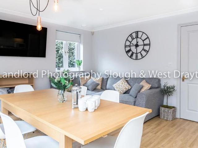 Room for rent in Westborough, Surrey
