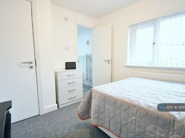Room for rent in Ridge Estate, Lancaster