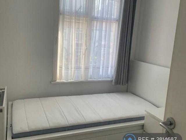 Room for rent in London Borough of Ealing, Greater London