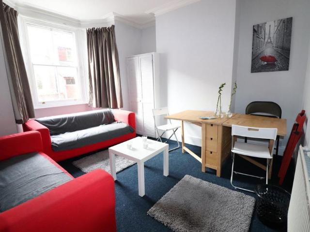 Room for rent in St Clement's, The Slade