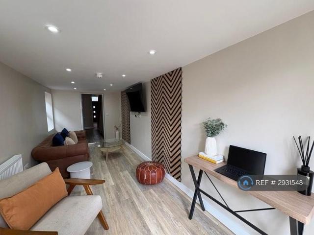 Room for rent in Kings Barton, Gloucester