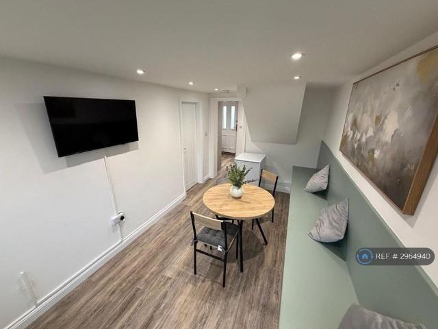 Room for rent in New Town, Alverton