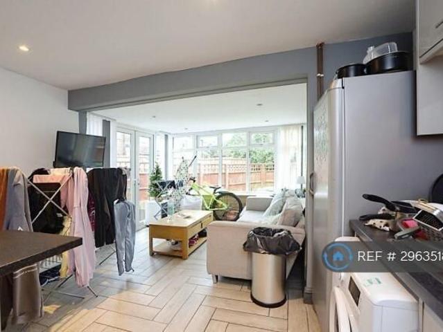 Room for rent in Colshaw Farm, Wilmslow