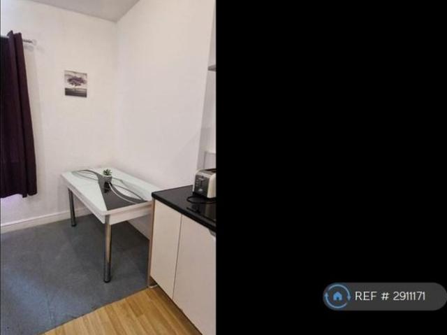 Studio for rent in Mayer's Green, West Bromwich