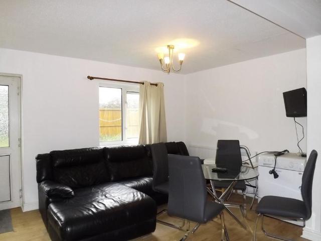 Room for rent in Moss Side, Firbank
