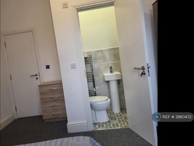 Room for rent in Joiner's Square, Hanley