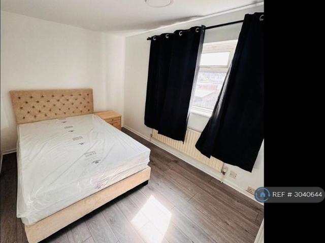 Room for rent in Langley Green, Crawley