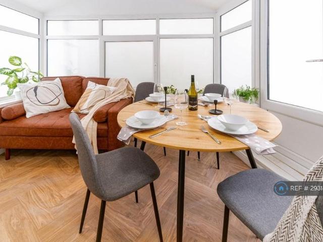 Room for rent in Newton Wood, Greenheys