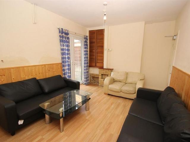 Room for rent in Robin Hood, The Slade