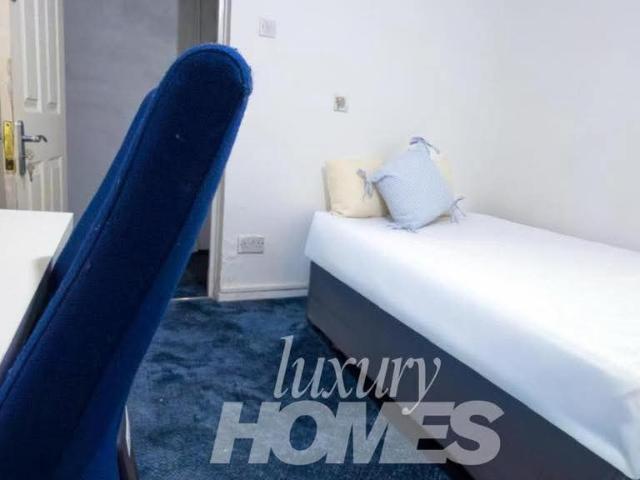 Room for rent in Woodway Park, West Midlands