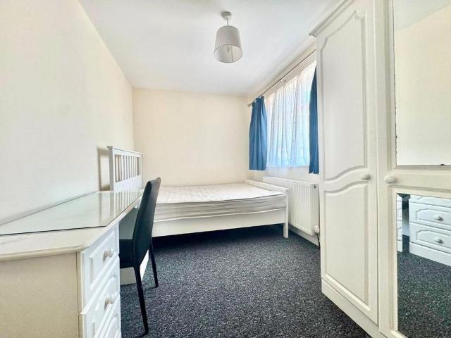 Room for rent in Houghton Regis, Bedfordshire