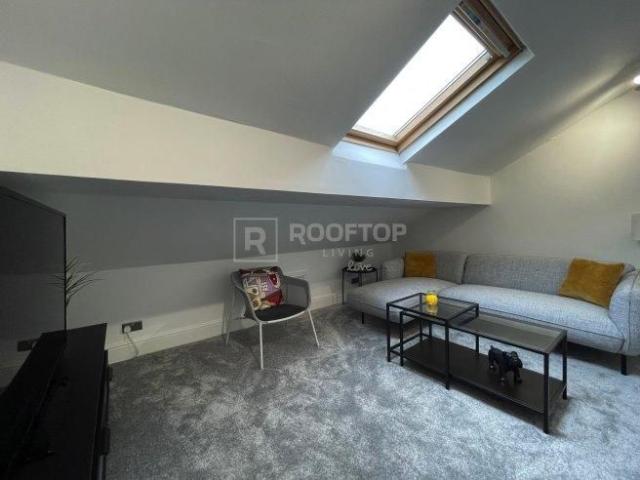 Room for rent in Lawnswood, Leeds