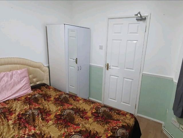 Room for rent in Rush Green, Greater London