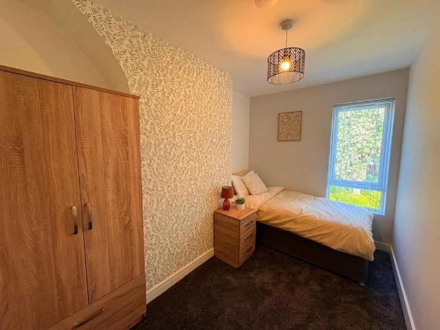 Room for rent in West Bank, Widnes