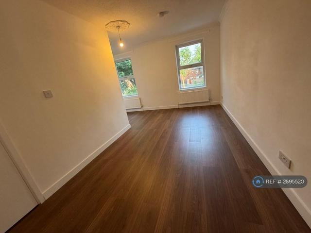 Room for rent in North End, Greater London