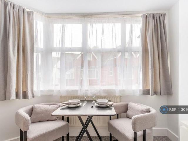 Room for rent in Roselands, Eastbourne