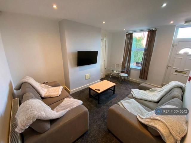 Room for rent in Burley, West Yorkshire