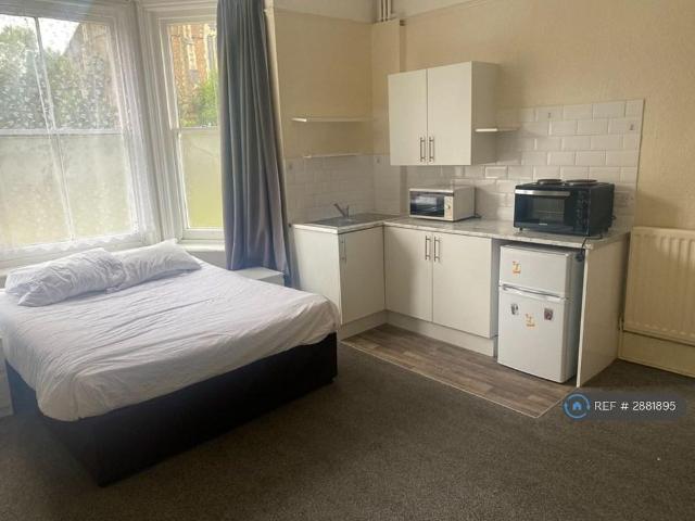 Room for rent in Charlotteville, Guildford