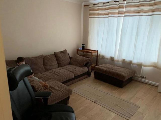 Room for rent in Hainault, Greater London