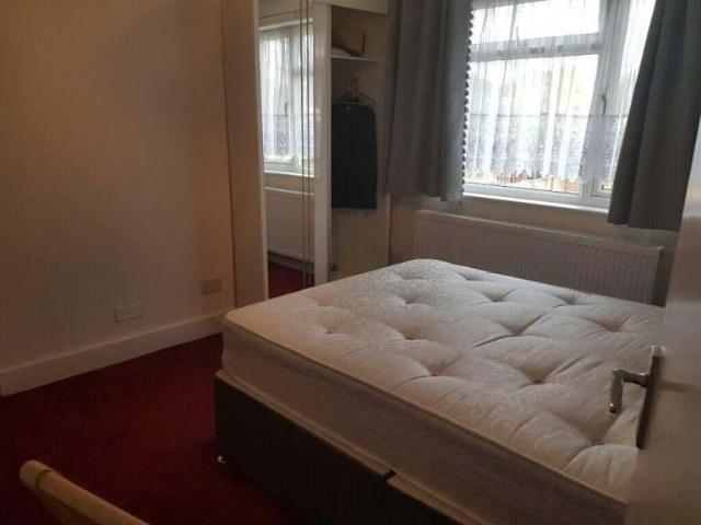 Room for rent in Lane, Greater London