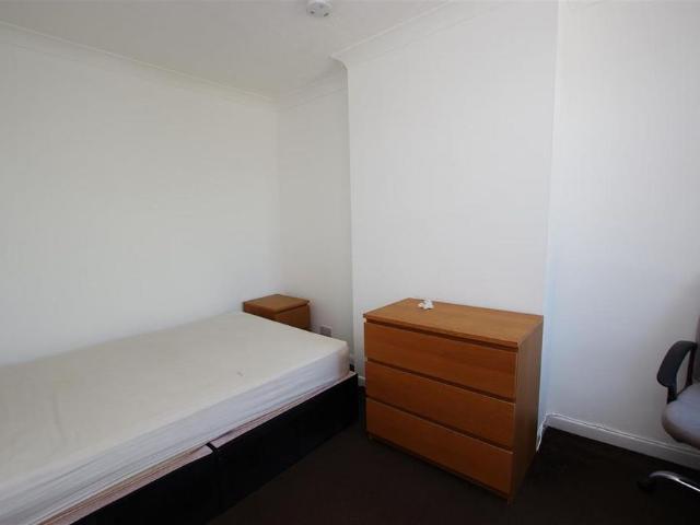 Room for rent in Cheney Manor, Swindon