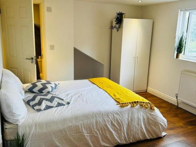 Room for rent in Pinfold, Leicestershire