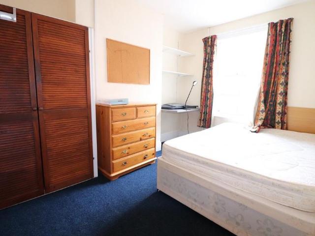 Room for rent in St Clement's, The Slade