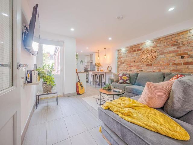 Room for rent in Ball Hill, West Midlands