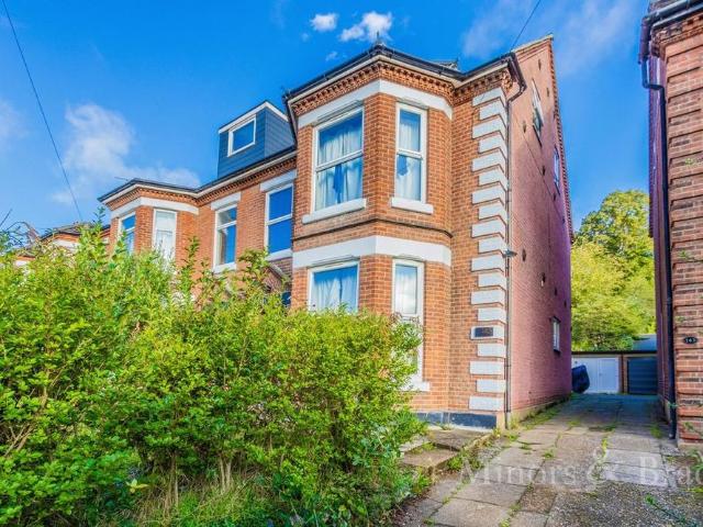 Room for rent in Heigham Grove, East Bank