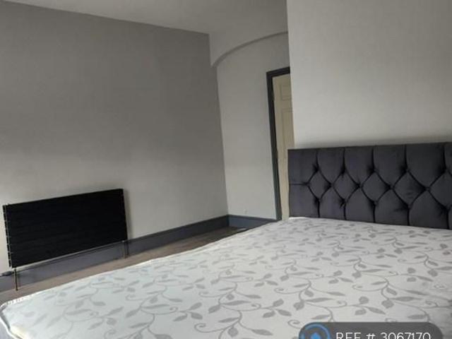 Room for rent in Newton Hill, Wakefield