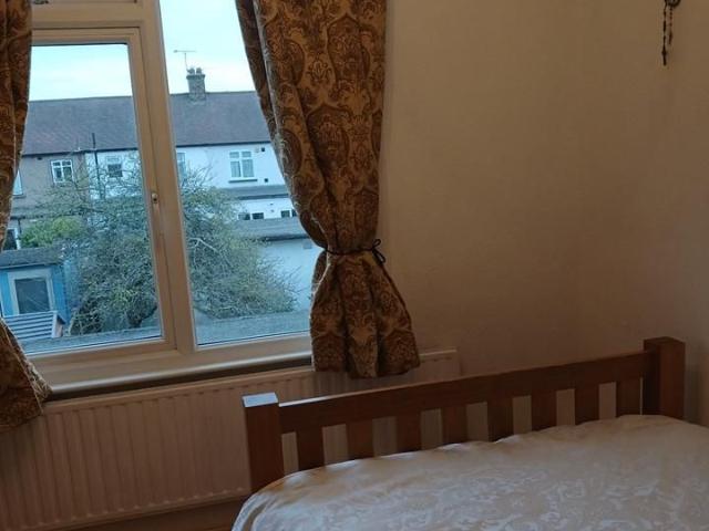 Room for rent in Thames View, Greater London
