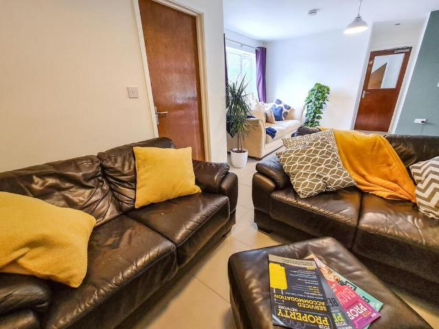 Room for rent in Clover Hill, East Bank