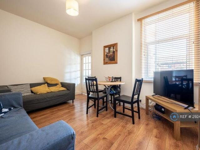 Room for rent in Roby Mill, Lancashire