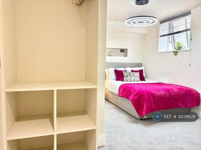 Room for rent in New Normanton, East Midlands