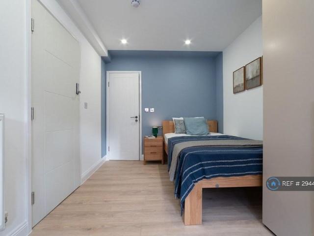 Room for rent in Epsom, Surrey