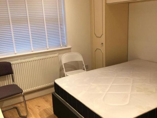 Room for rent in Clayhall, Greater London