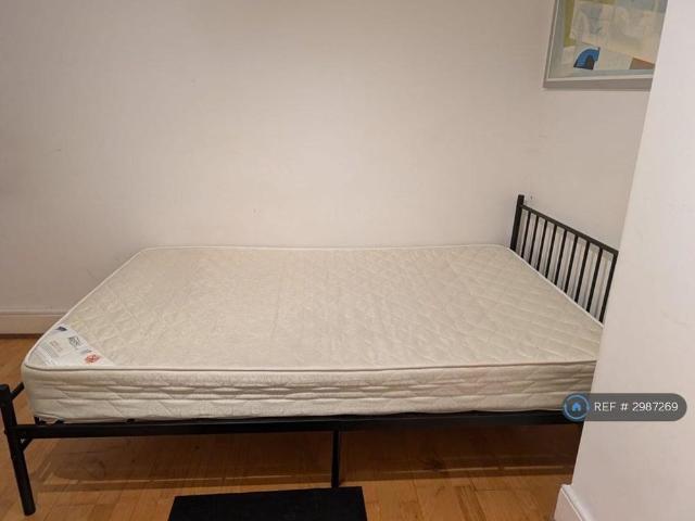 Room for rent in Ferndale, Rodbourne