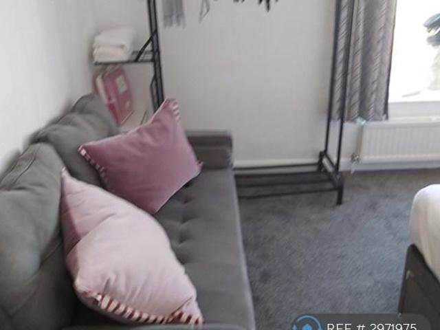 Room for rent in Roffey, Horsham