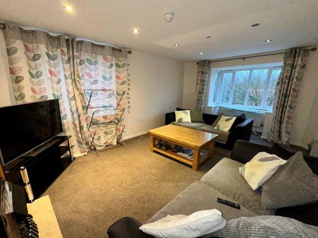 Room for rent in Heath Park, Park Village