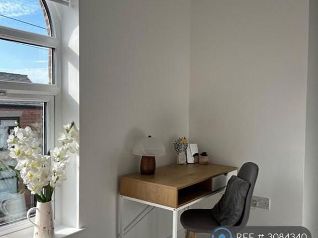 Room for rent in Cowhill, Oldham