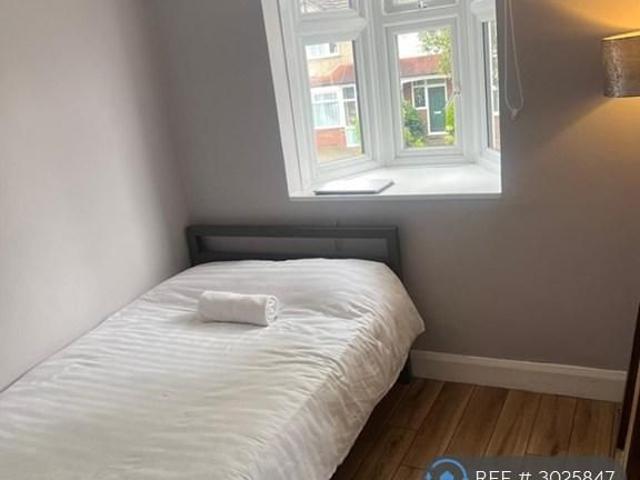 Room for rent in London Borough of Merton, Greater London