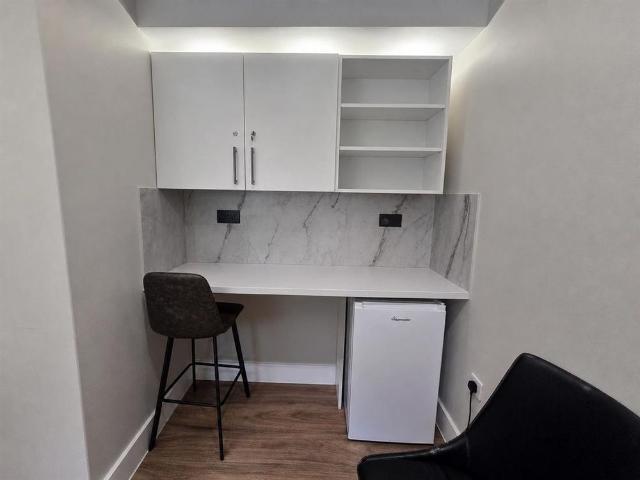 Room for rent in Red Hill, Surrey