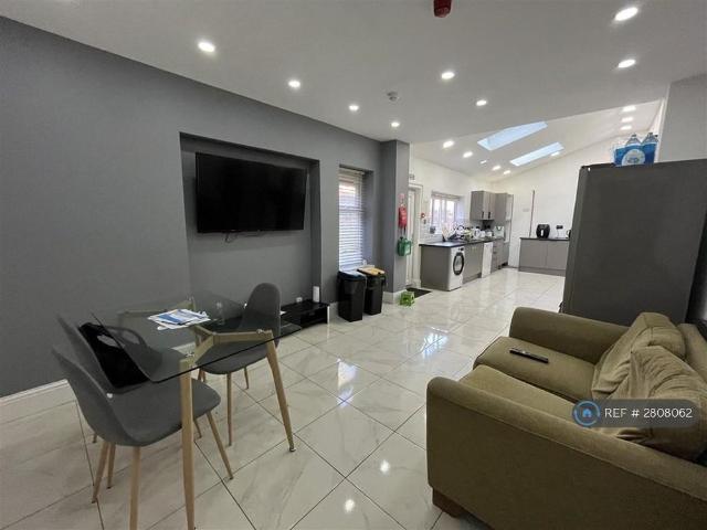 Room for rent in Burnden, Lee Bank