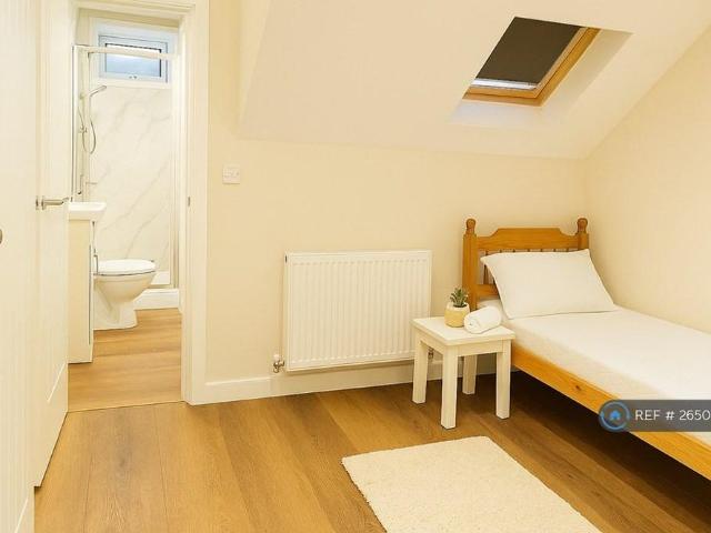 Room for rent in Brompton, Gillingham