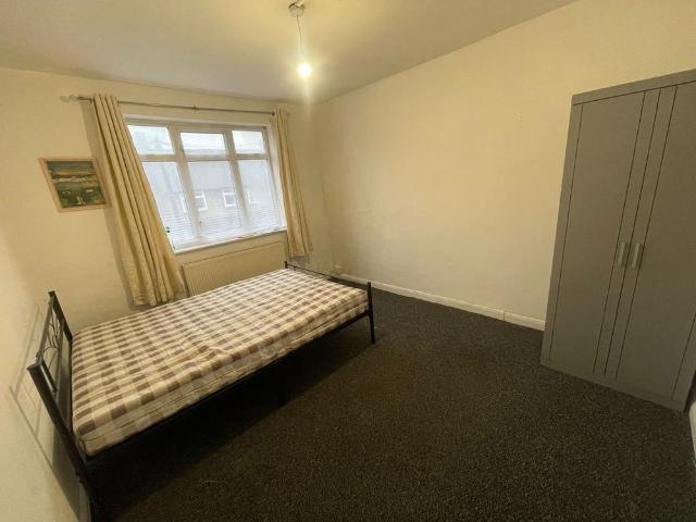 Room for rent in Highams Park, Greater London